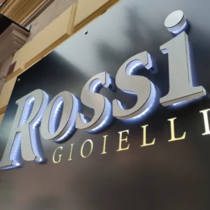 Insegna luminosa per Rossi Gioielli a cura di Ap Design Srl